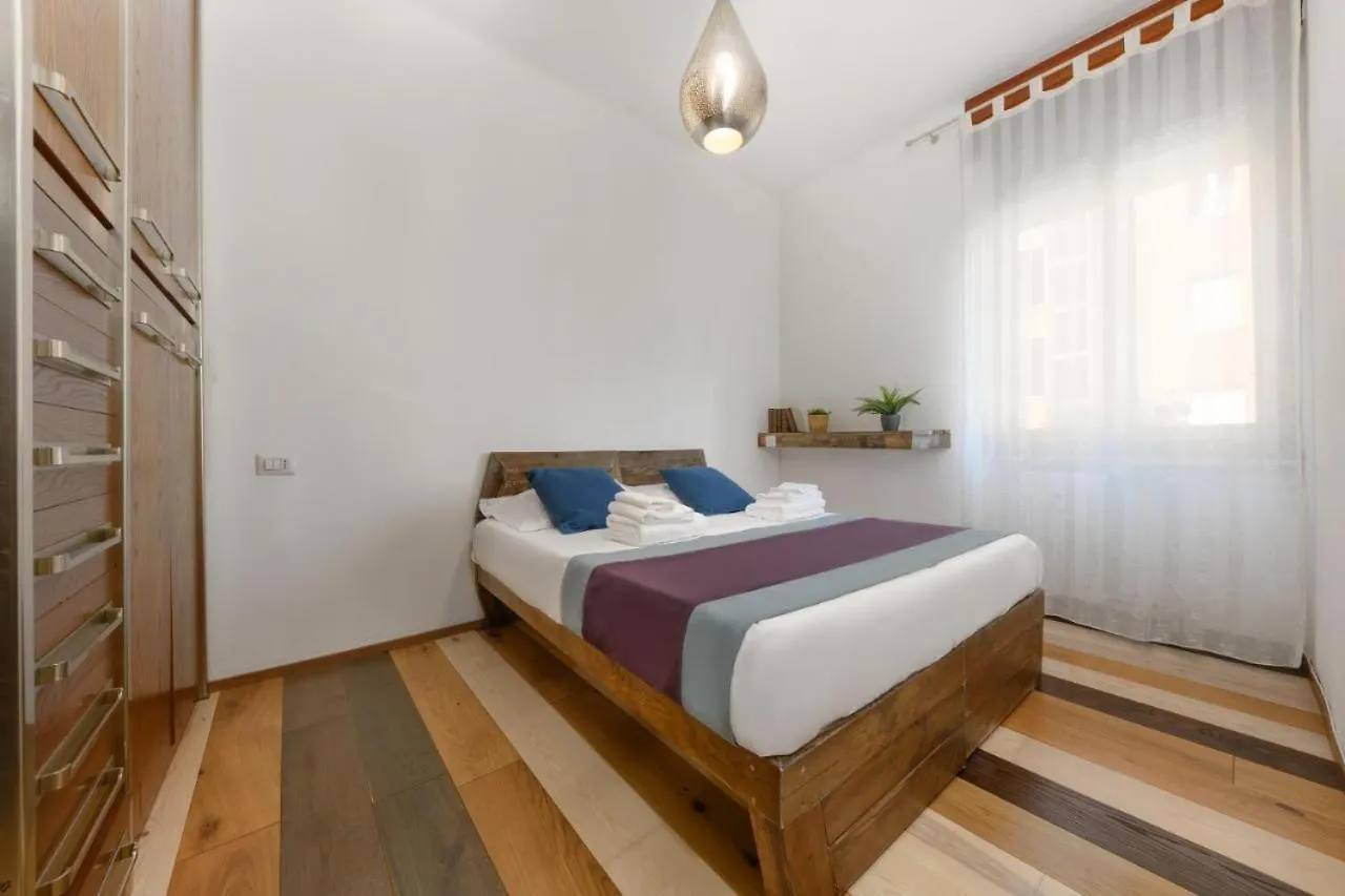 Isola Centrale Fs Apartment - 150 M Metro Marche Milan 0*,  Italy